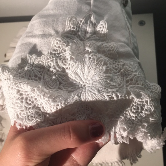 White short - Picture 3 of 4